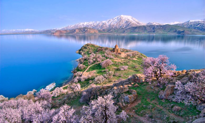 Ermeni Katedrali, Van Gölü